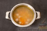 Фото приготовления рецепта: Суп с мясными фрикадельками и яично-сметанной заправкой - шаг №10