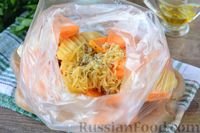 Фото приготовления рецепта: Картошка, запечённая с тыквой, луком и сыром - шаг №6