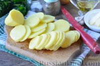 Фото приготовления рецепта: Картошка, запечённая с тыквой, луком и сыром - шаг №3