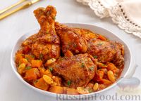 Фото к рецепту: Курица, тушенная с тыквой и изюмом, в пряном томатном соусе