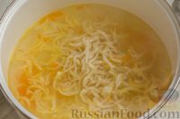 Фото приготовления рецепта: Суп на курином бульоне с домашней лапшой - шаг №18