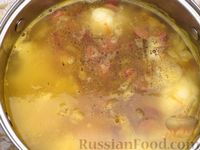 Фото приготовления рецепта: Суп с цветной капустой, рисом и копчёными колбасками - шаг №10