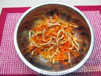 Фото приготовления рецепта: Салат из кальмаров с морковью по-корейски - шаг №15