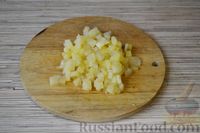 Фото приготовления рецепта: Слоёный салат с крабовыми палочками, ананасами, сыром и яйцами - шаг №6