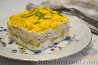 Фото к рецепту: Слоёный салат с крабовыми палочками, ананасами, сыром и яйцами