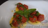 Фото приготовления рецепта: Полента с сыром, помидорами черри и зеленью - шаг №7