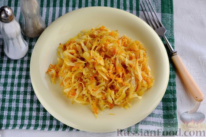 Жареная капуста с луком и морковью на сковороде простой рецепт пошаговый