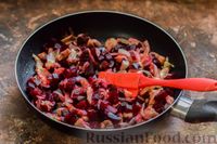 Фото приготовления рецепта: Салат из свёклы и шампиньонов - шаг №8
