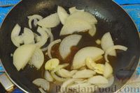 Фото приготовления рецепта: Говяжьи рёбрышки, тушенные со сметаной и грибами - шаг №5