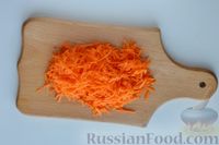 Фото приготовления рецепта: Жареная капуста с морковью и луком - шаг №4