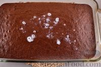 Фото приготовления рецепта: Шоколадный бисквит с заварным кремом - шаг №9