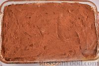 Фото приготовления рецепта: Шоколадный бисквит с заварным кремом - шаг №11