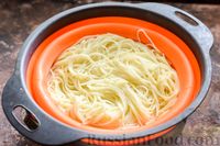 Фото приготовления рецепта: Болгарский перец с начинкой из спагетти с мясным фаршем - шаг №6