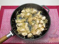 Фото приготовления рецепта: Рагу с курицей, картофелем и тыквой - шаг №8