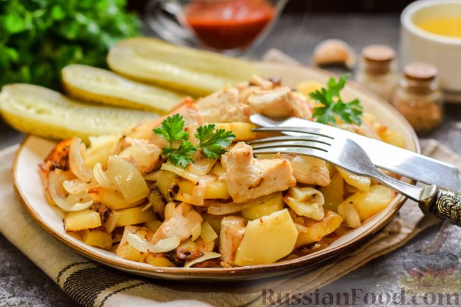 жареная картошка с филе курицы на сковороде рецепт | Дзен