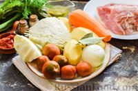 Фото приготовления рецепта: Щи из свежей капусты со свининой и помидорами - шаг №1