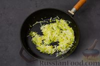 Фото приготовления рецепта: Киш с тунцом и луком-пореем в яично-сливочной заливке - шаг №11