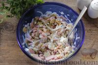 Фото приготовления рецепта: Салат с ветчиной, маринованными шампиньонами, огурцами и яйцами - шаг №7