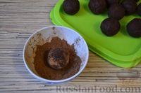 Фото приготовления рецепта: Конфеты из манной крупы с какао - шаг №12