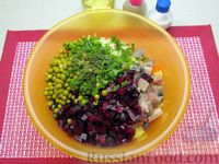 Фото приготовления рецепта: Винегрет с селёдкой, солёными огурцами и зелёным горошком - шаг №16