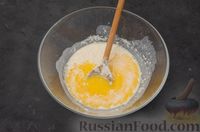 Фото приготовления рецепта: Дрожжевые бублики с сырной начинкой - шаг №6