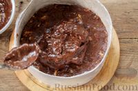 Фото приготовления рецепта: Шоколадный торт с печеньем и орехами (без выпечки) - шаг №16