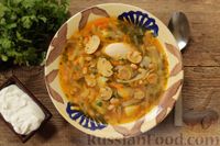 Фото к рецепту: Суп с консервированной фасолью, маринованными грибами, курицей и капустой