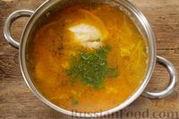 Фото приготовления рецепта: Суп с консервированной фасолью, маринованными грибами, курицей и капустой - шаг №12