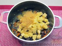 Фото приготовления рецепта: Сырный суп с куриными сердечками, булгуром и  консервированным горошком - шаг №8