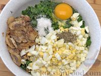 Фото приготовления рецепта: Заливной пирог на кефире, с варёными яйцами, грибами и луком - шаг №8