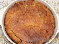 Фото приготовления рецепта: Заливной пирог на кефире, с варёными яйцами, грибами и луком - шаг №17