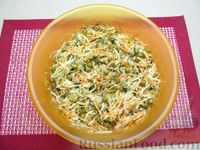 Фото приготовления рецепта: Салат с капустой, морковью, маринованными огурцами и зелёным горошком - шаг №12