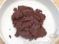 Фото приготовления рецепта: Шоколадный торт со сливочным сыром (без выпечки) - шаг №7