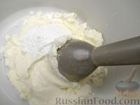 Фото приготовления рецепта: Шоколадный торт со сливочным сыром (без выпечки) - шаг №10
