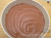 Фото приготовления рецепта: Шоколадный торт со сливочным сыром (без выпечки) - шаг №16