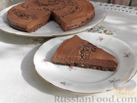 Фото приготовления рецепта: Шоколадный торт со сливочным сыром (без выпечки) - шаг №18