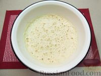 Фото приготовления рецепта: Толстые дрожжевые блины на молоке - шаг №6