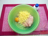 Фото приготовления рецепта: Суп с куриными фрикадельками, лапшой и помидорами - шаг №3
