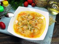 Фото приготовления рецепта: Суп с куриными фрикадельками, лапшой и помидорами - шаг №15