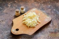 Фото приготовления рецепта: Омлет на кефире с плавленым сыром - шаг №2