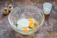 Фото приготовления рецепта: Омлет на кефире с плавленым сыром - шаг №4
