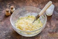 Фото приготовления рецепта: Омлет на кефире с плавленым сыром - шаг №7