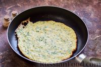 Фото приготовления рецепта: Омлет на кефире с плавленым сыром - шаг №9