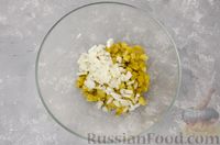Фото приготовления рецепта: Винегрет с фасолью и солёными огурцами - шаг №6