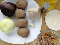 Фото приготовления рецепта: Слоёный салат с говядиной, картофелем, свёклой и орехами - шаг №3