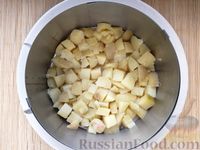 Фото приготовления рецепта: Слоёный салат с говядиной, картофелем, свёклой и орехами - шаг №10