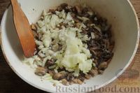 Фото приготовления рецепта: Жюльен из шампиньонов, в "лодочках" из картофеля - шаг №6