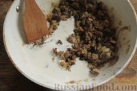 Фото приготовления рецепта: Жюльен из шампиньонов, в "лодочках" из картофеля - шаг №8