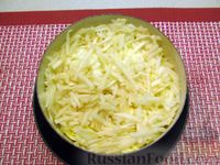 Фото приготовления рецепта: Слоёный салат с печенью трески, овощами, плавленым сыром и яблоком - шаг №12