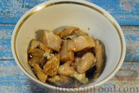 Фото приготовления рецепта: Рагу из куриного филе с болгарским перцем и брюссельской капустой - шаг №3